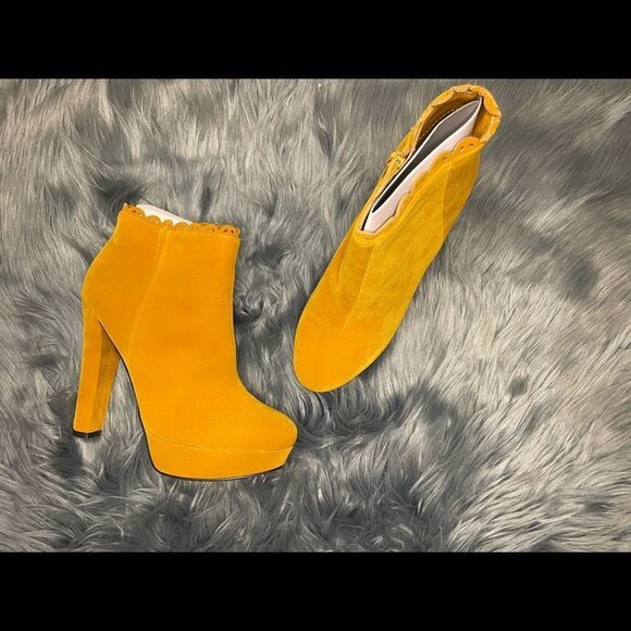 Boots  - Picture 3 of 9